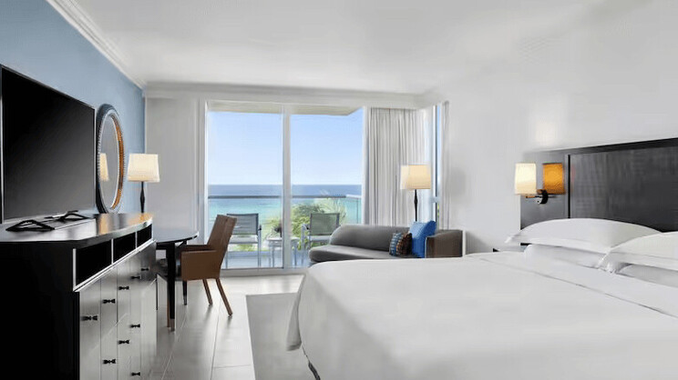 Oceanfront Royal Suite King 